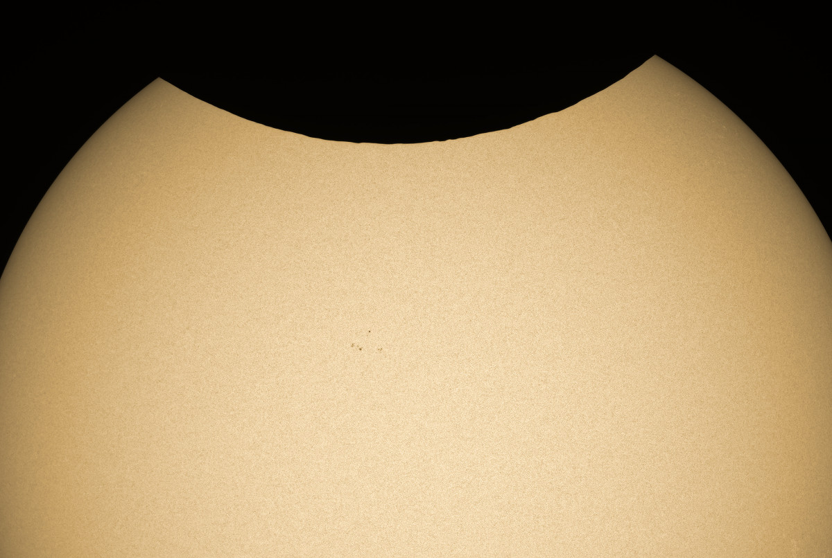 Mondrandprofil während der partiellen Sonnenfinsternis vom 10.06.2021