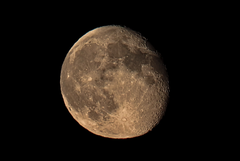 Mond (94%, abnehmend) am 31.10.2023 mit dem Seestar S50