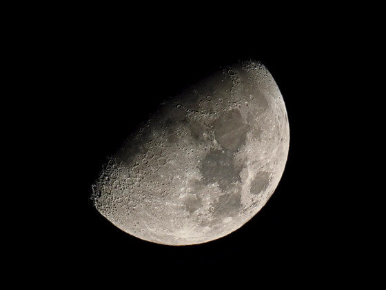 Mond (56%, zunehmend) am 21.11.2023 mit dem Seestar S50