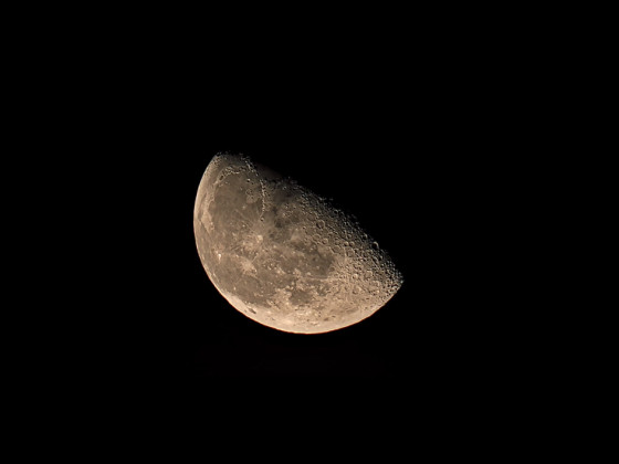 Mond (abnehmend, 63%) am 03.12.2023 mit dem Seestar S50