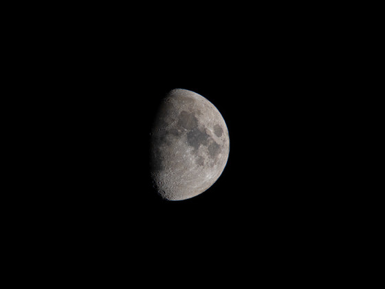 Mond (64%, zunehmend) am 21.12.2023