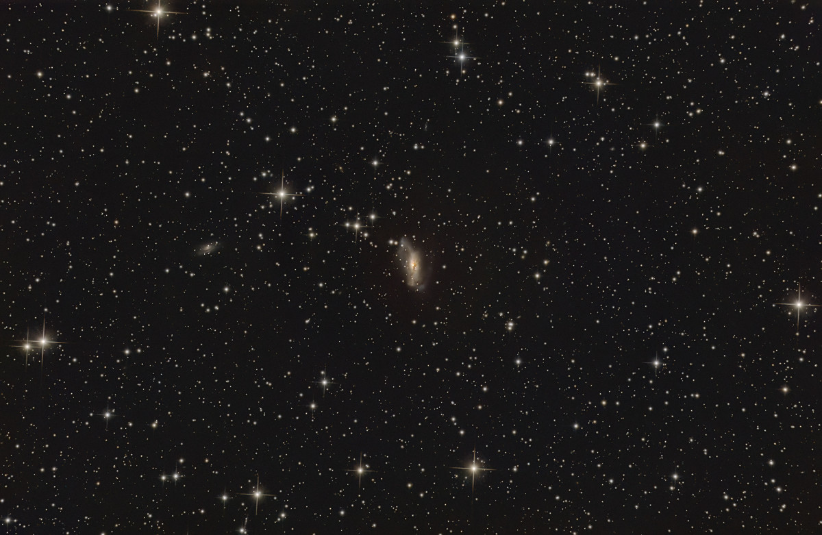Staubhand-Galaxie NGC2146