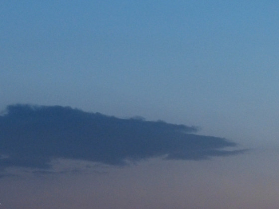 Die schmale Mondsichel bei der Venus.