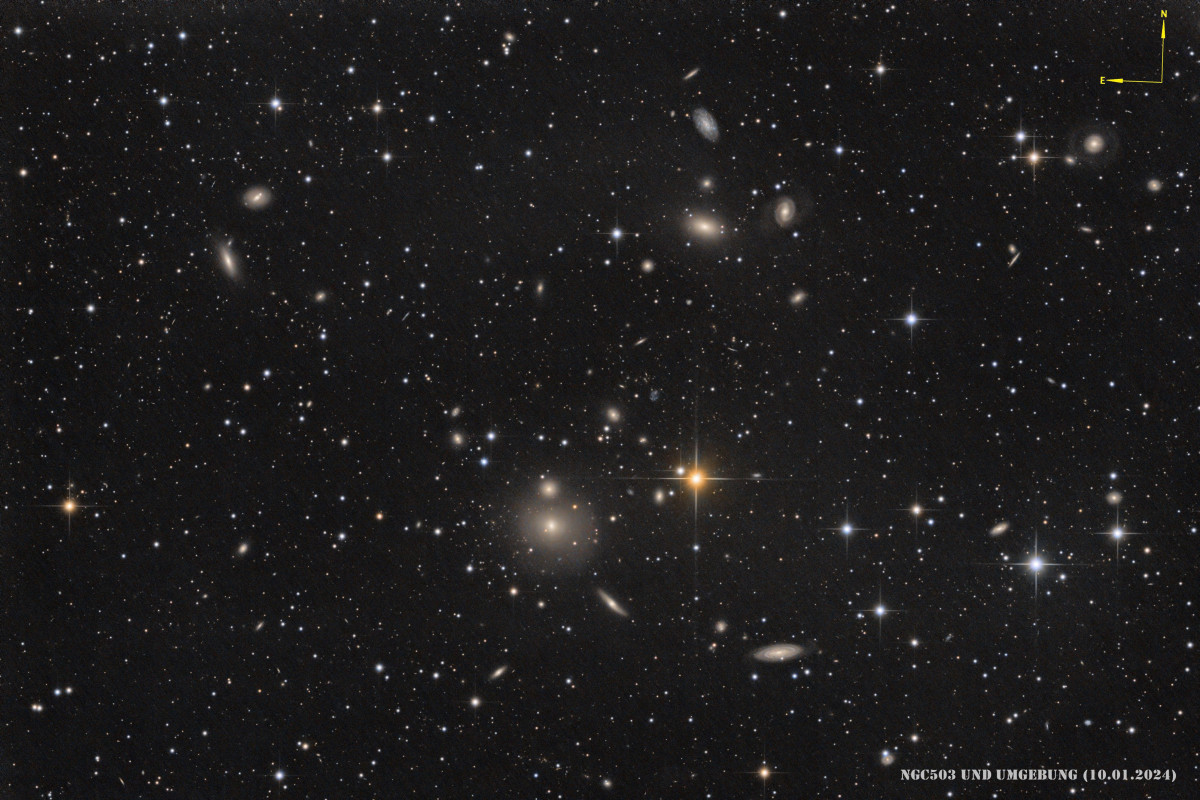 Die NGC 507 Galaxiengruppe im Sternbild Fische (Farbkorrigiert)
