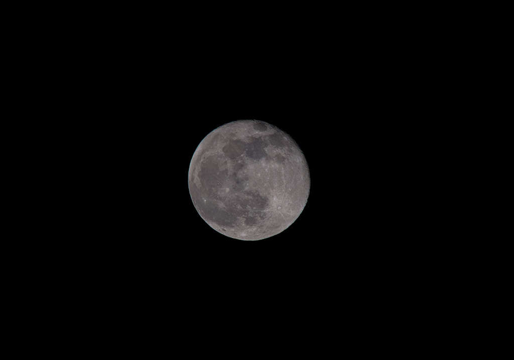 Mond (99%, abnehmend) am 25.02.2024