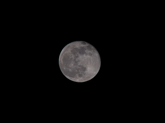 Mond (99%, abnehmend) am 25.02.2024