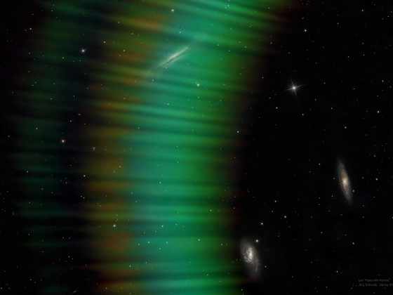 Eine Lichtreflexion umhüllt die Galaxien mit einem magischen Schleier