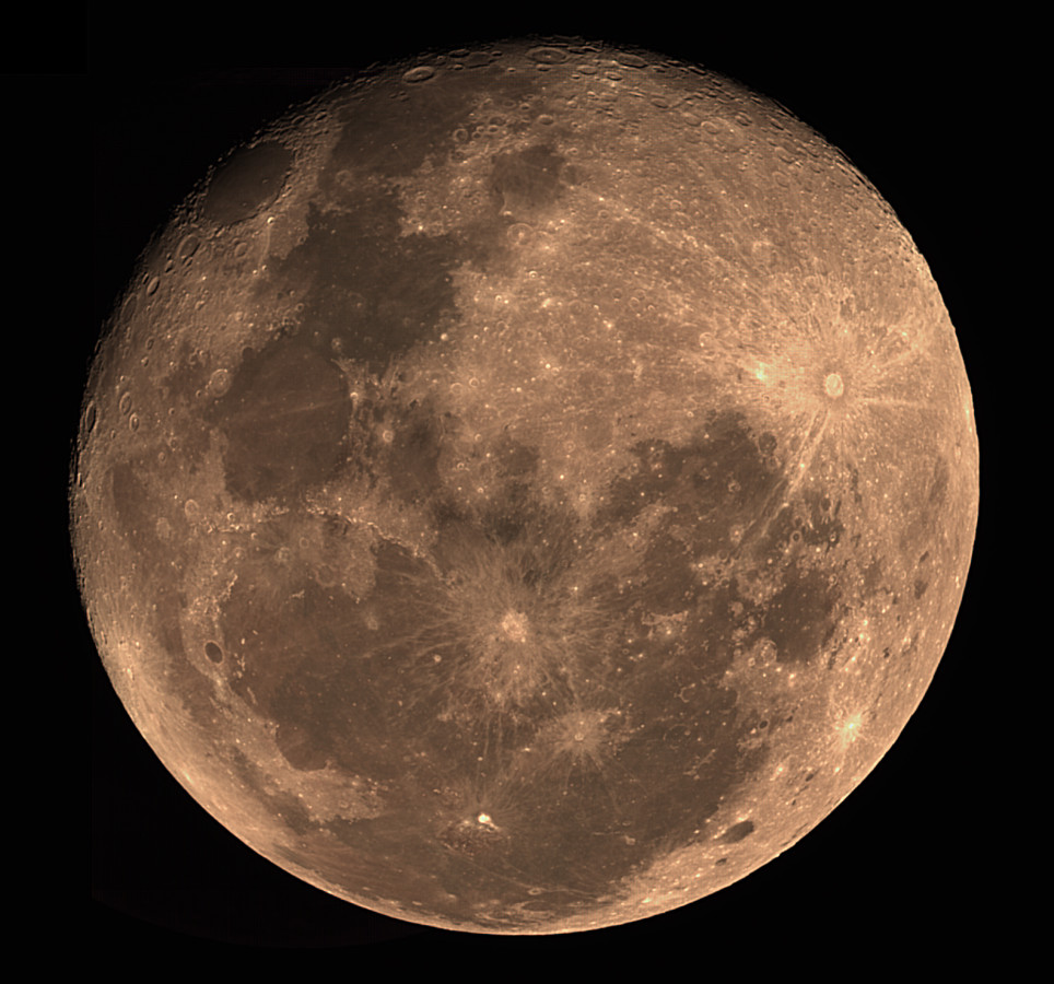 Mond über Salema Portugal 27. März 2024