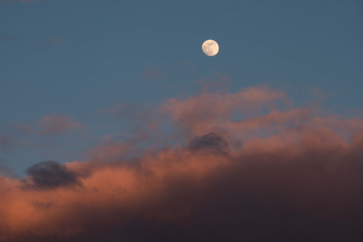 Mond mit Wolken am 21.04.24