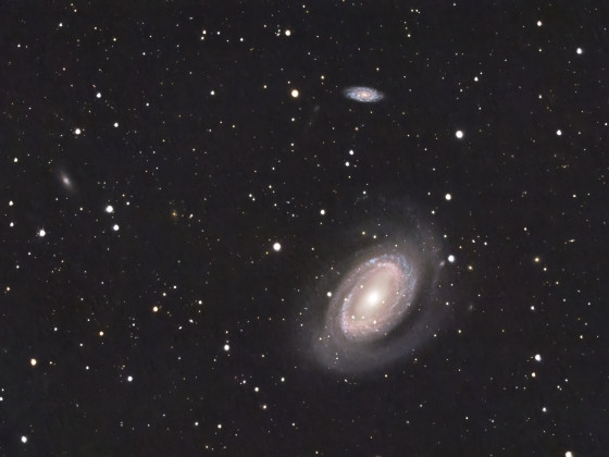 NGC4725 mit Nachbargalaxien