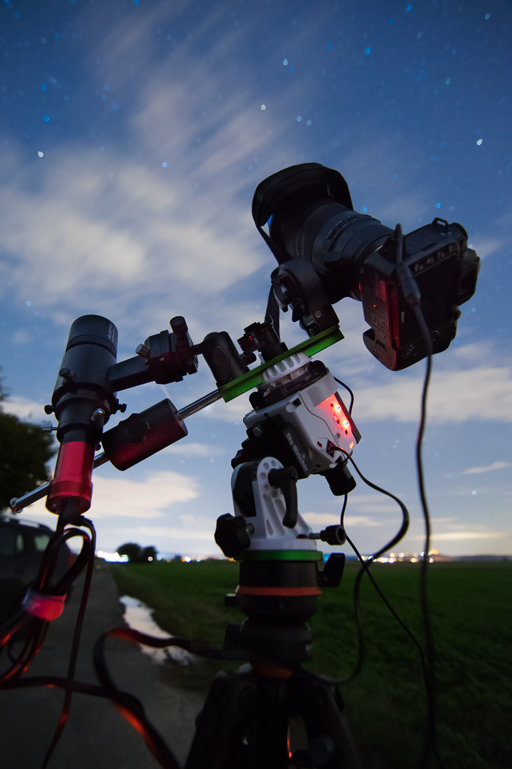 Sky-Watcher Star Adventurer mit Kamera mit Autoguiding