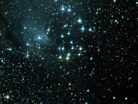 NGC225 Segelboothaufen, Reflexionsnebel vdB4 und Dunkelnebel