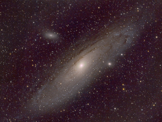 M31 bei 80% Mond, starker Lichtverschmutzung intransparentem Himmel, APO 80mm f/6  unmod. Canon 750d  54x3 min, m-gen3
