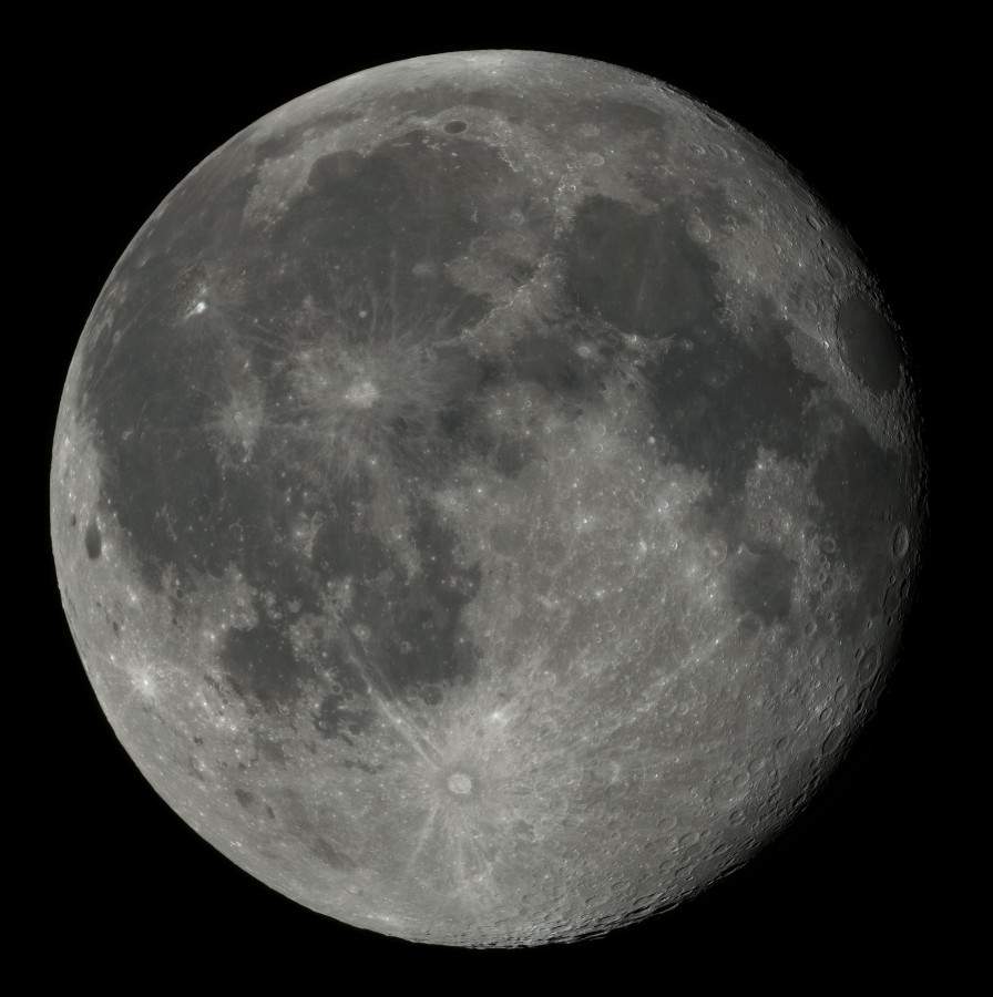 Mondpanorama am 21.12. mit 102/1300 Mak. Versuch einer besseren Version