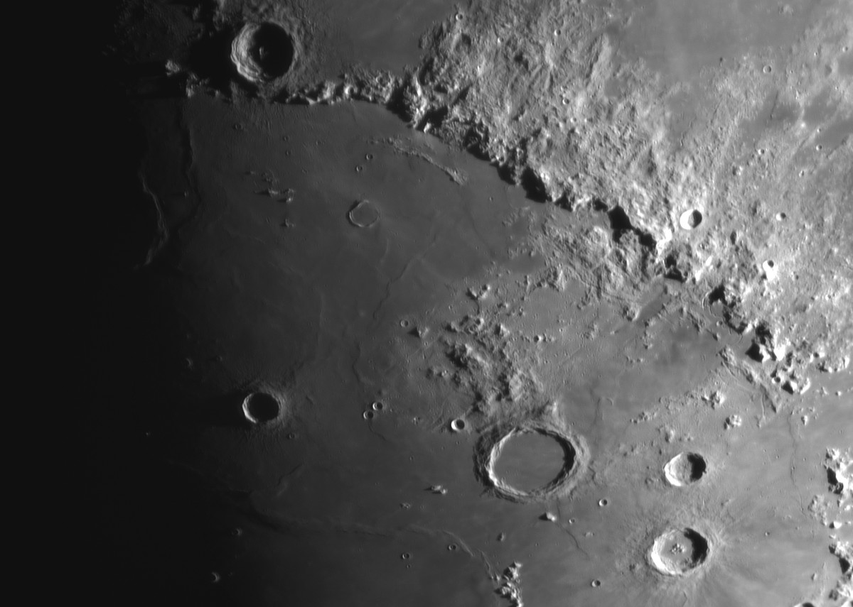 Krater Archimedes und das Montes Apenninus Gebirge