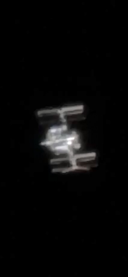ISS am 16.5.2022 ca. 01:00 Uhr mit Smartphone