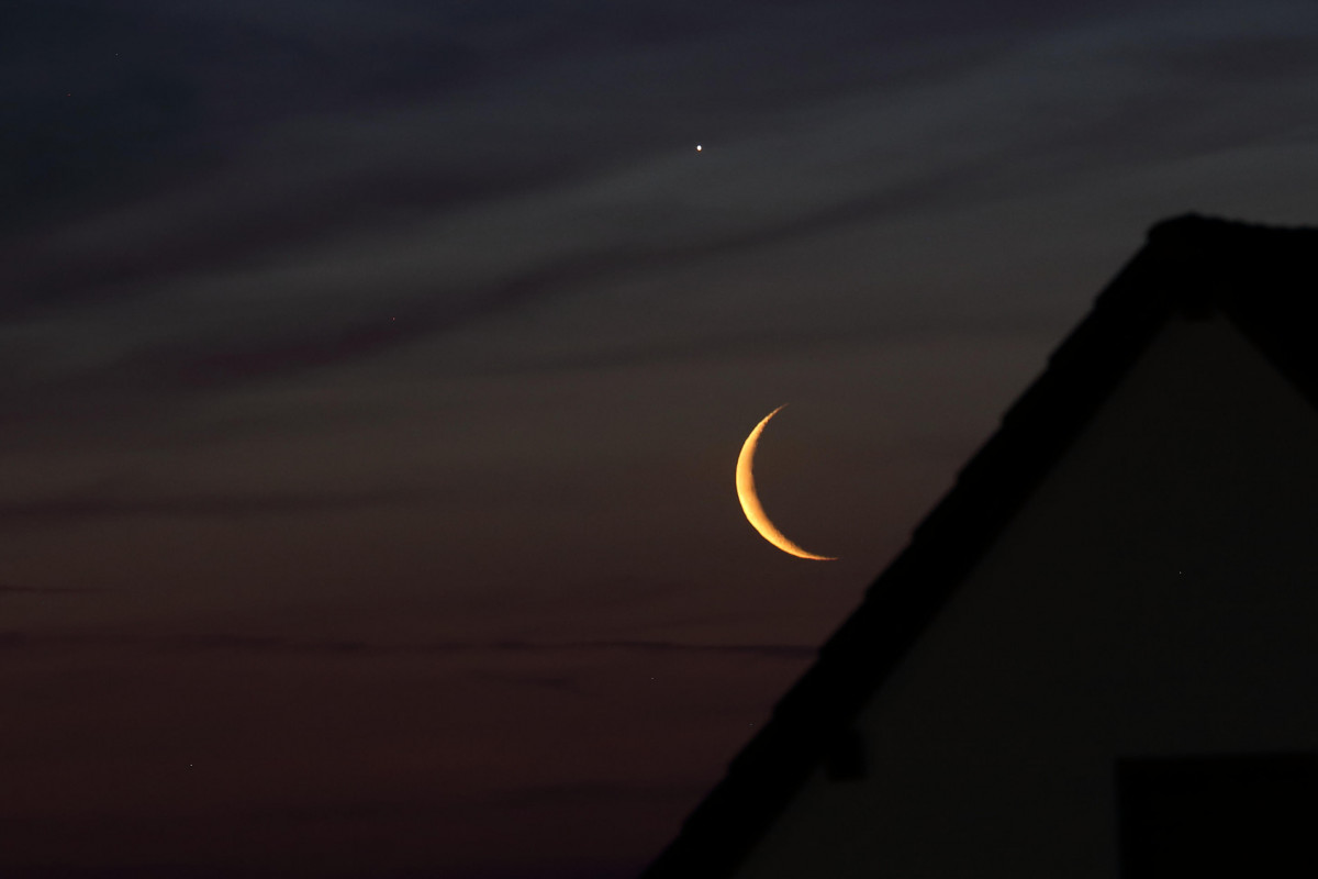 Mond und Venus am frühen Morgen