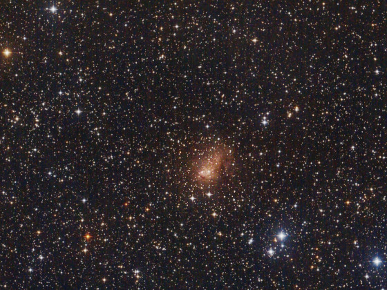 Galaxie IC 10 in Cassiopeia: 8" f/4 Newton, Canon 600da; kein Filter; 2h 39 min in 3 min subs