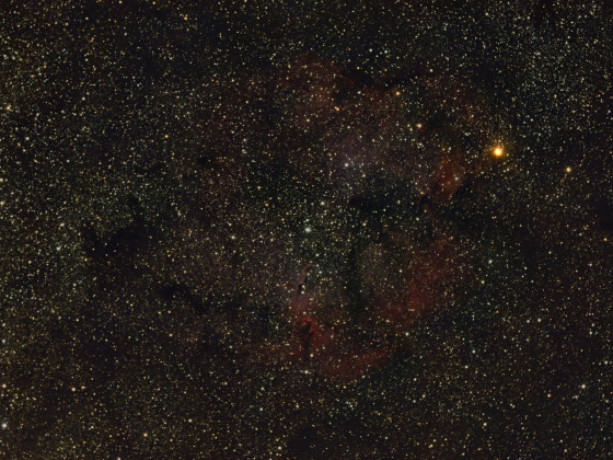 IC1396 (offener Sternhaufen + Globule) und The Garnet Star im Widefield