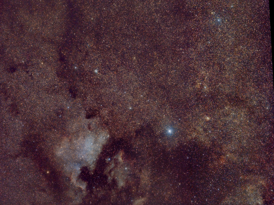 Mosaik der Deneb- und der NGC 7000 Region der Bilder aus Dänemark, 09.2022; Samyang 135mm + Canon 760da; wenige Minuten; von Karl-Heinz und Andreas