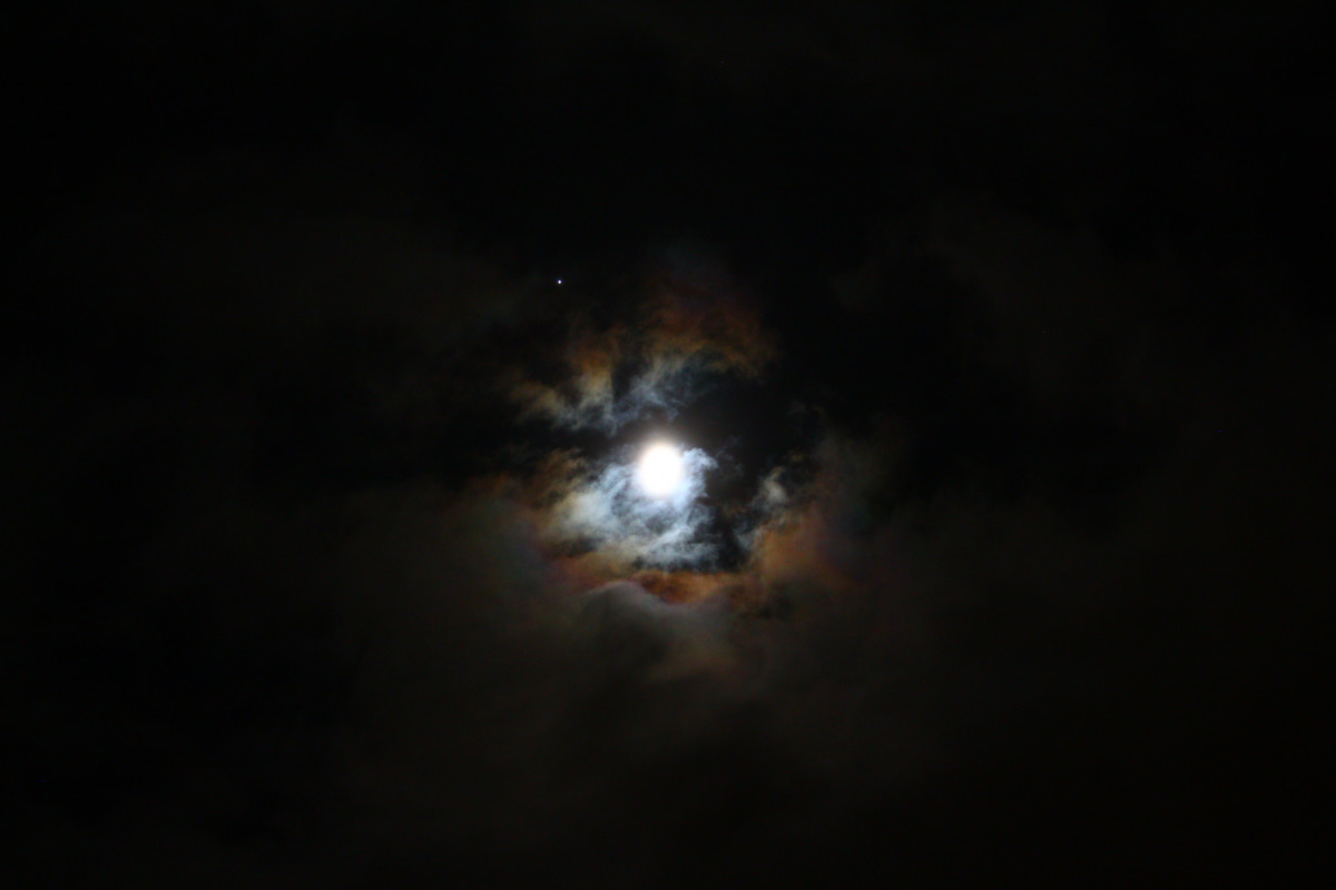 Mond mit Jupiter ...und Wolken