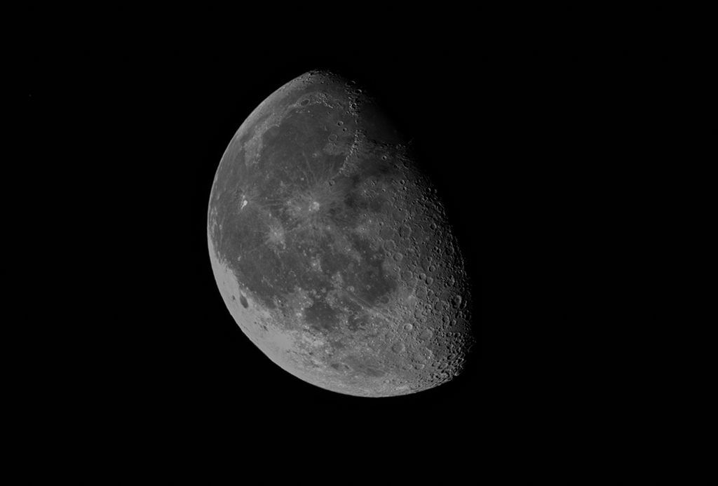 Mond (abnehmend, 72%) am 14.12.2022 mit der Vaonis Stellina