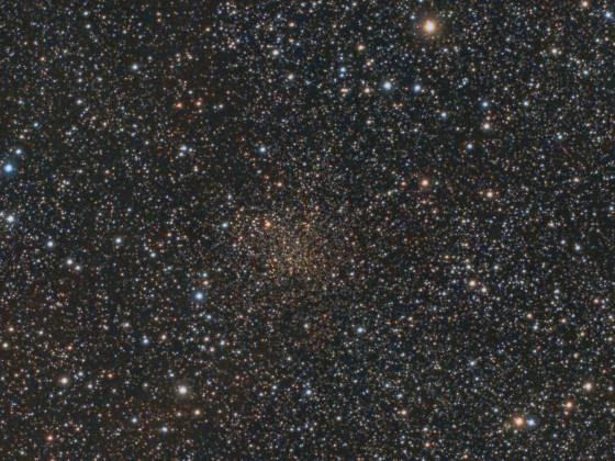 noch einen Trumpler 5 Sternhaufen in Monoceros vom 12.01.2021 gefunden: 80/480 APO bei 384 mm mit Baader-Skyglow-Filter; ein Ausschnitt vom 12.01.21, kein altes gezeigtes Mosaik; Canon 77da;
