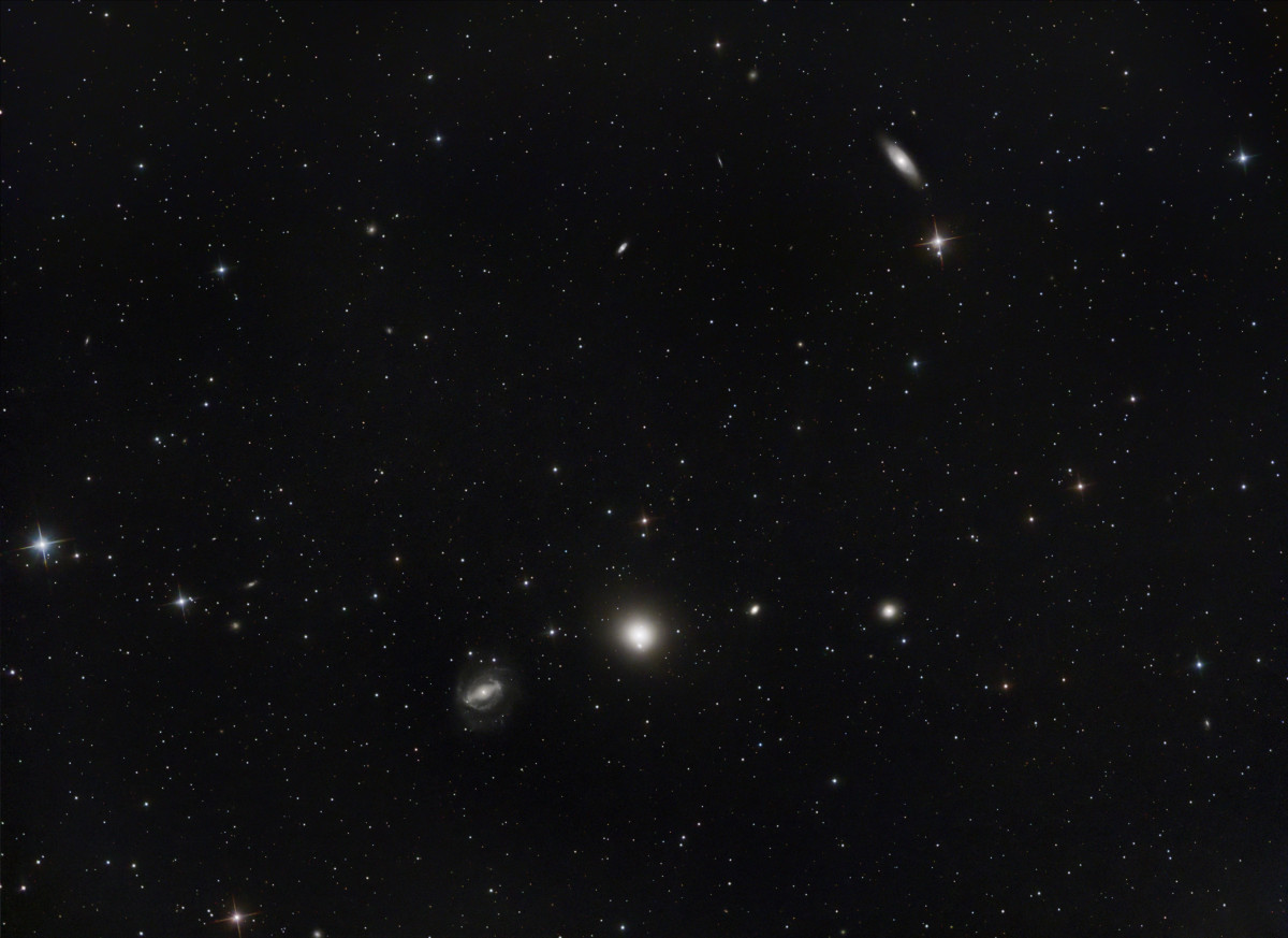NGC 5850 und Begleiter