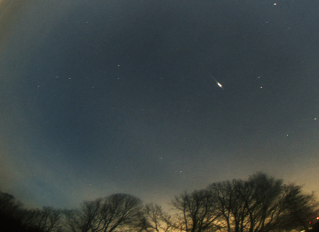 Meteor im Sonnenuntergang am 23.03.2023 um 19:45Uhr MEZ