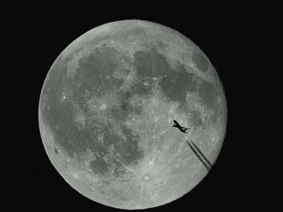 Beifang - Eine B737 fliegt zum Mond.