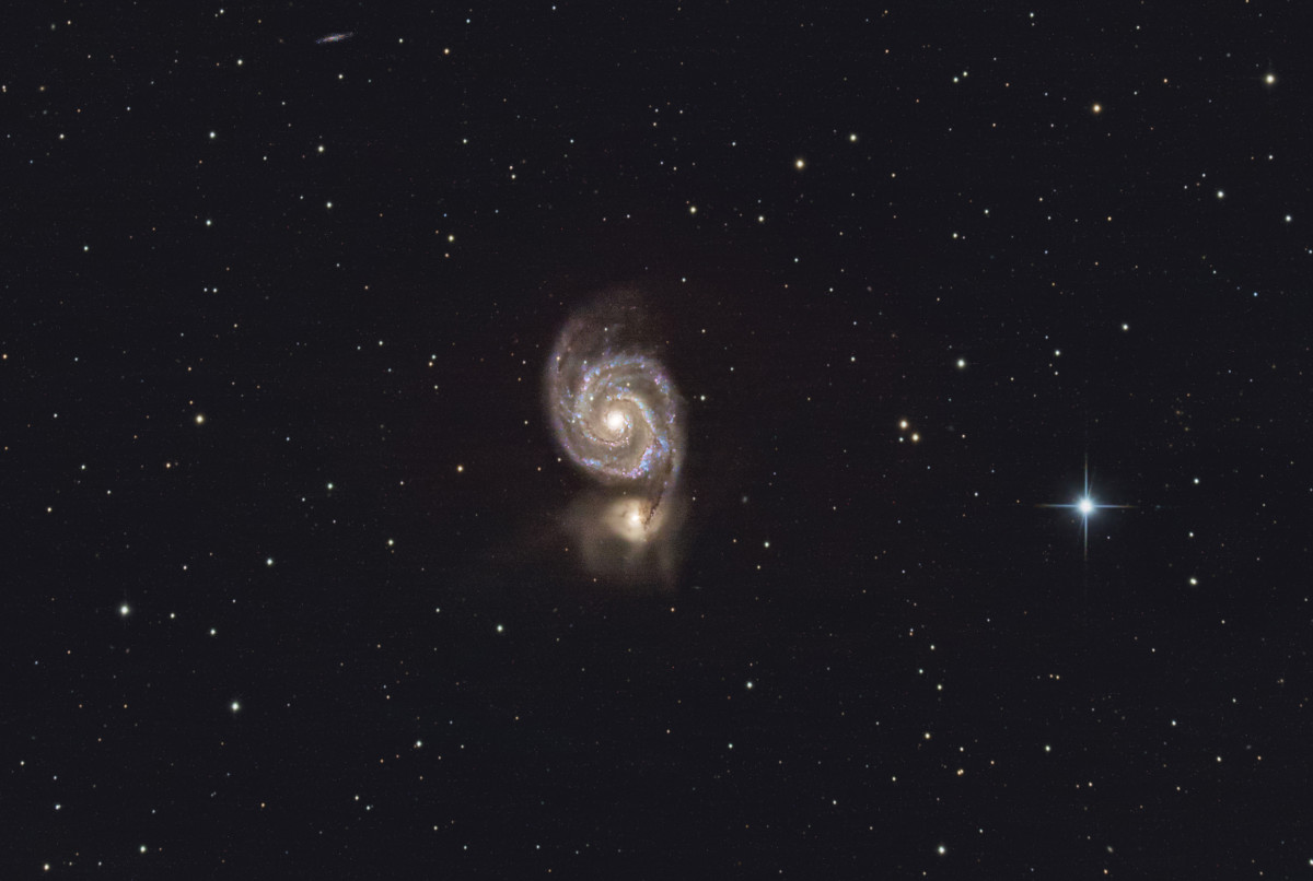 Es lohnt auch mit relativ kurzen Brennweiten: M 51 - die Whirlpool-Galaxie (Trotz Stadthimmel)