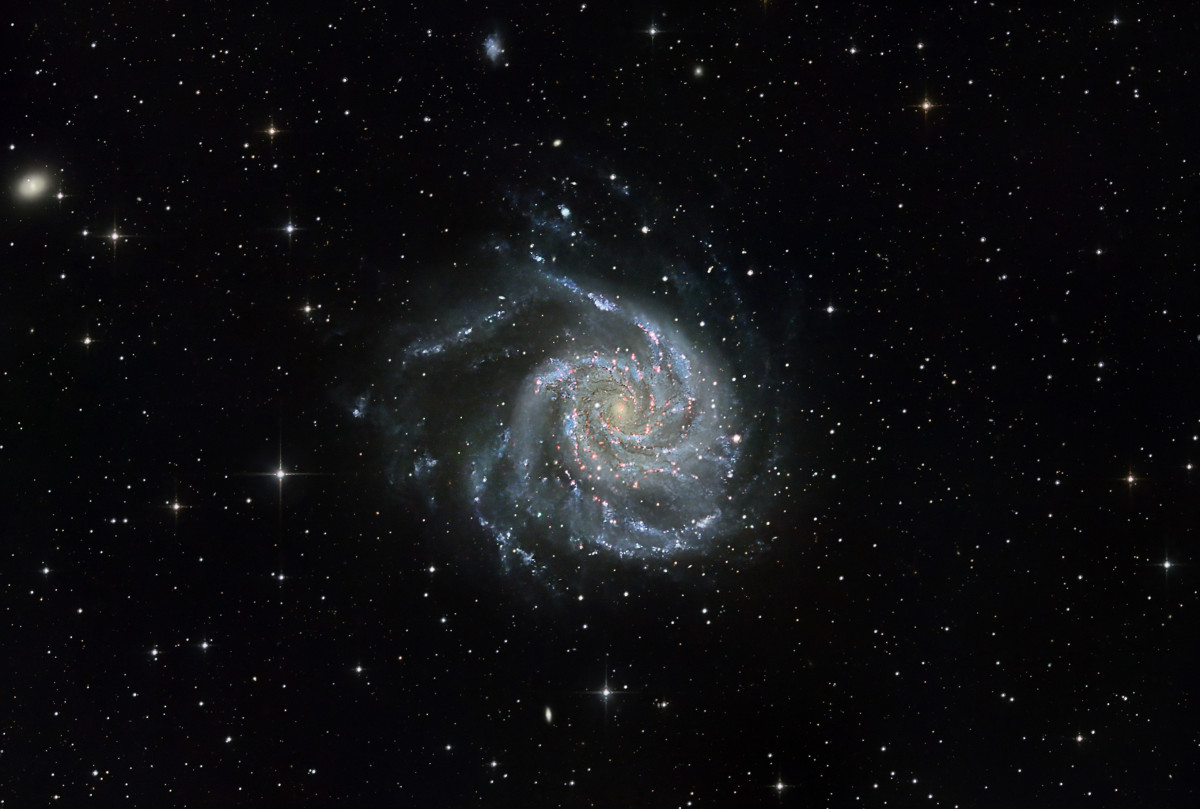 M101 (Northern Pinwheel Galaxy) mit den Ha-Sternenstehungszentren