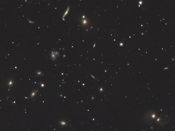 ARP272 mit seinen Nachbargalaxien
