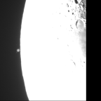 Der Mond gibt den Saturn nach der Bedeckung wieder frei