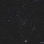 NGC 1817 und NGC 1807, ein offener Haufen und ein Sternmuster im Sternbild Stier