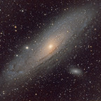 M31: noch ein Versuch mit SIRIL + Photoshop Aktionen: APO 80mm f/6 und unmod. Canon 750D 54x3 min bei Bortle 7-8 ohne Filter