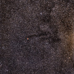 Barnard 168 Region: farblich verbessert; rechte Histogrammflanke nun farblich fast homogen; Samyang 135mm; Canon 750da; 225x32 sec; kein Filter; bortle 6-7; 26.05.2023;