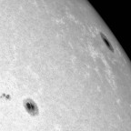 Sonne am 09.03. mit schöner Lichtbrücke in AR4381