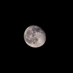 Abnehmender Mond vom 21.12.2021 - freihändiger Schnappschuss mit Canon EOS200D