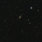 NGC 7814, die kleine Sombrerogalaxie und weitere Hintergrundgalaxien