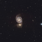 Es lohnt auch mit relativ kurzen Brennweiten: M 51 - die Whirlpool-Galaxie (Trotz Stadthimmel)