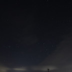 Cassiopeia verschwindet hinter den Wolken - Sternenhimmel am frühen Morgen des 16.01.2024