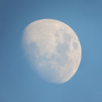 Mond im blauen Himmelszelt