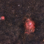 M8 + M20 Weitfeld; 124x20 sec; 80mm APO bei 384mm; warme Canon 77da; schwacher Baader Skyglow Filter; 14.06.23; nur mit EQ5, da gute AZ EQ6 defekt; viele Hotpixel in M8! unten rechts noch NGC 6544