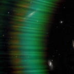 Eine Lichtreflexion umhüllt die Galaxien mit einem magischen Schleier